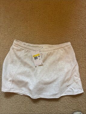 Nike Women’s Light Heather Gray Athletic Skort